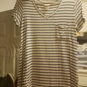 Striped v neck tee